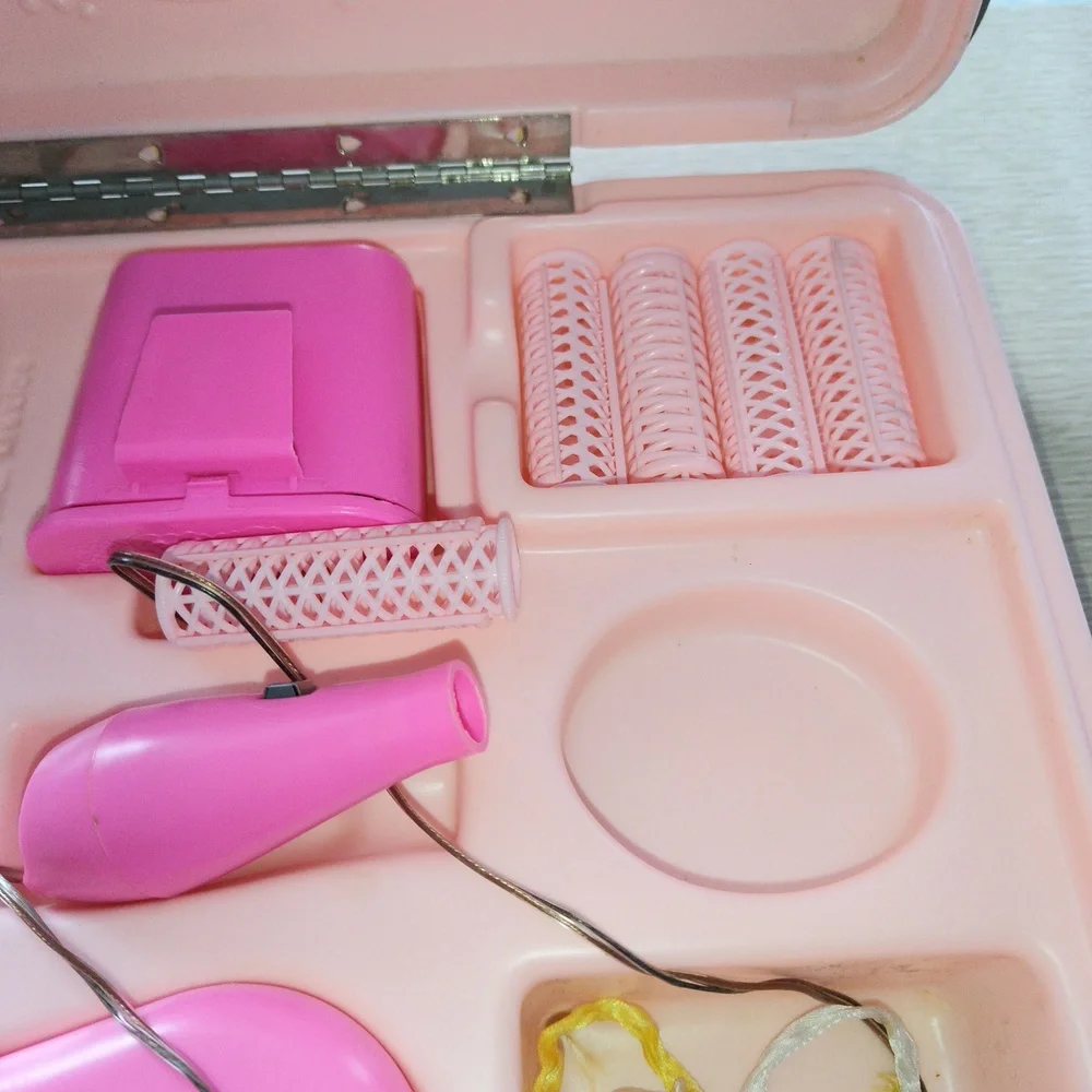 Vintage 1973 Barbie Child Size Vanity Case Working